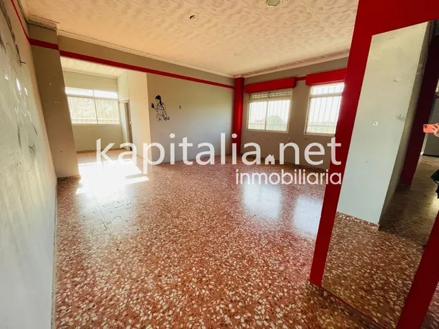 Local comercial en venta y alquiler en L´Olleria (Valencia) — 12