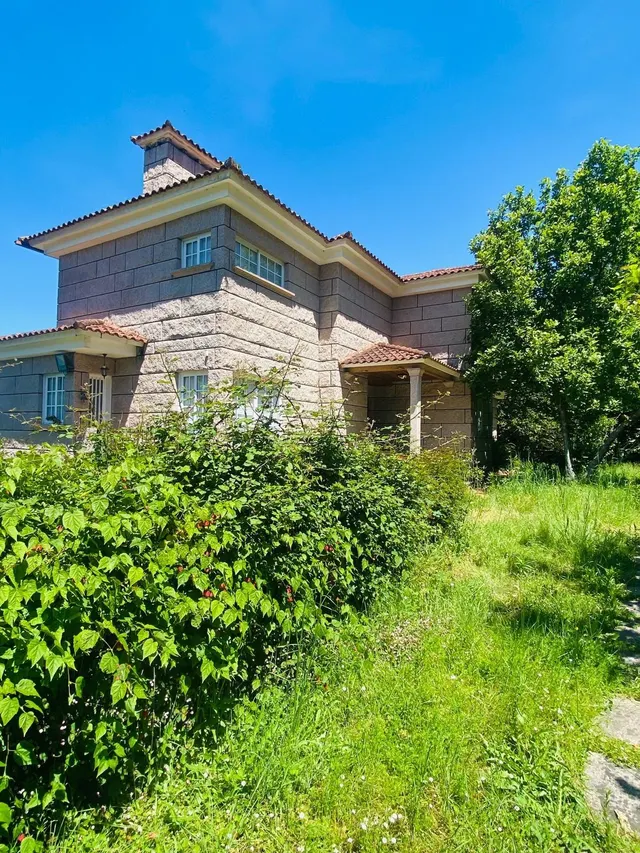Chalet en Redondela con jardín y piscina — 7