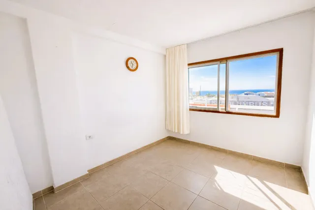 Acogedor apartamento con terraza y vistas al mar en Playa de las Américas — 9