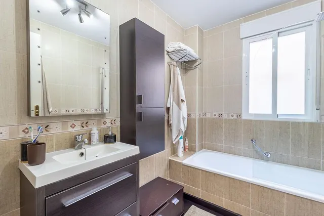 Piso en urbanización con piscina en Las Gabias — 14