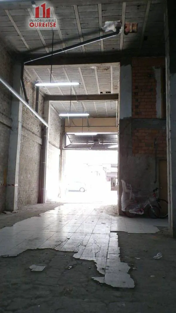 AMPLIO LOCAL COMERCIAL EN EL VEINTIUNO — 18