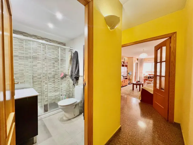 Espaciosa vivienda de 4 habitaciones y 2 baños rodeado de todos los servicios — 26
