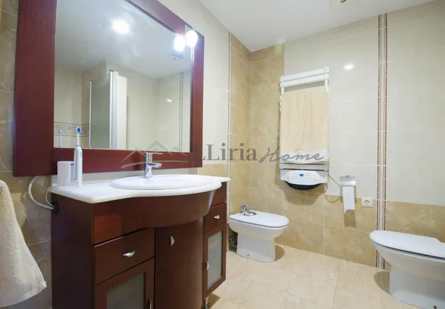 Ref. 04409. Casa de pueblo adosada con amplio patio, terraza y garaje en Vilamarxant. — 26