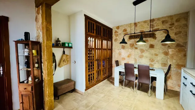 Chalet independiente con piscina, jardín y aparcamiento privado — 16