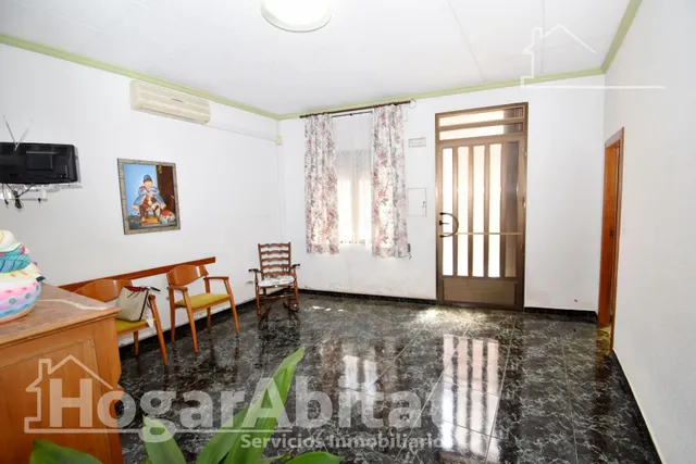 MAGNÍFICA CASA CON DOS VIVIENDAS INDEPENDIENTES Y TERRAZA, CERCA DEL CENTRO — 9