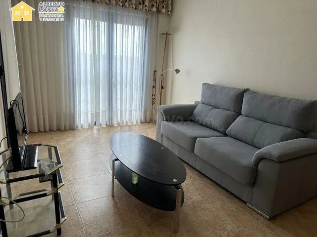 Vivienda de 3 dormitorios en alquiler de larga estancia en E - foto 3