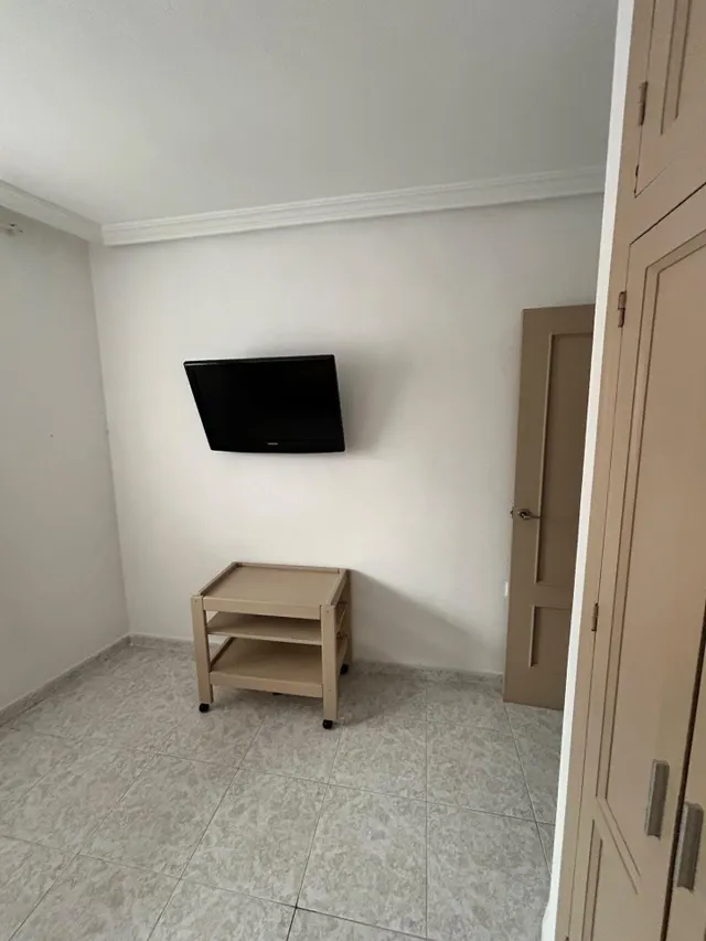 Apartamento con terraza, Alicante, Torrevieja. 2 habitaciones, 63 m2, 650 metros al mar — 41