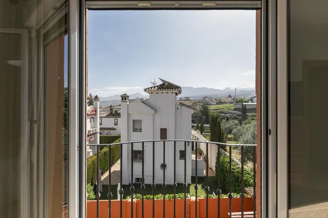 Espectacular Chalet con Vistas a Sierra Nevada en Gójar — 18