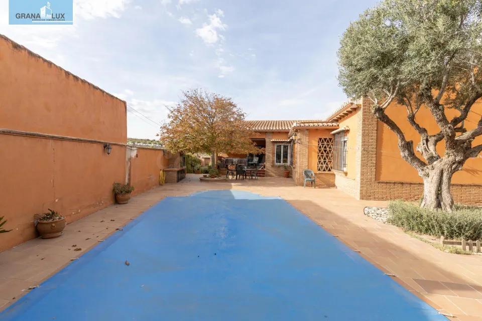 Exclusiva vivienda con piscina en Viñas del Rey