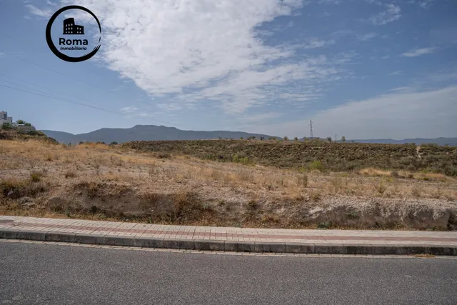 Terreno urbano de 750 m2 en Altos de La Zubia. Parcela 17, manzana M — 9