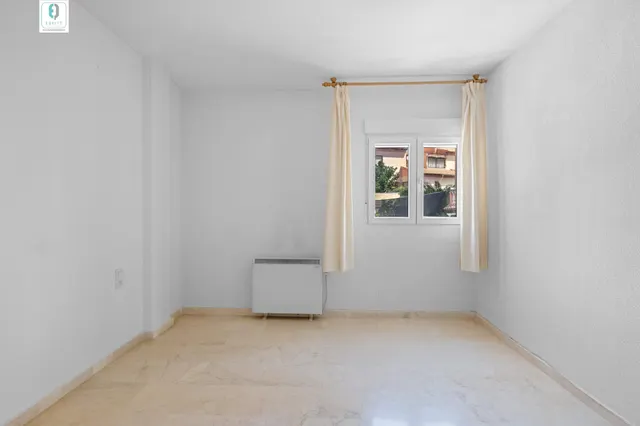 GRAN CASA CON PISCINA EN HUETOR VEGA — 12