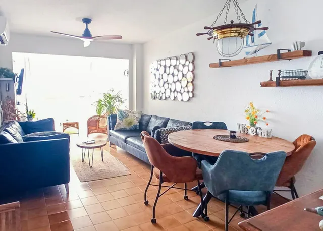 Apartamento semireformado de 2 dormitorios con vistas al mar - foto 4