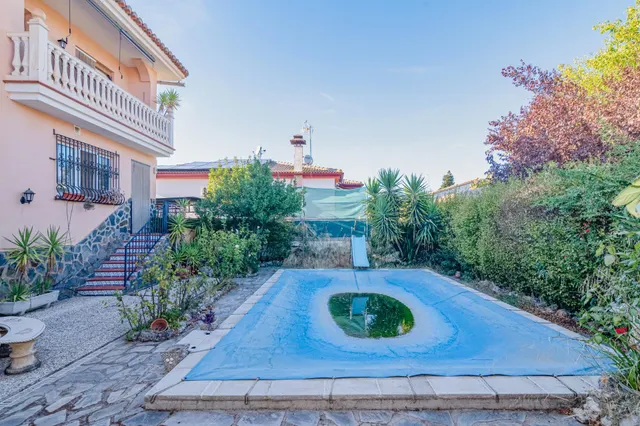 Chalet con piscina en el ventorrillo, cullar vega — 48