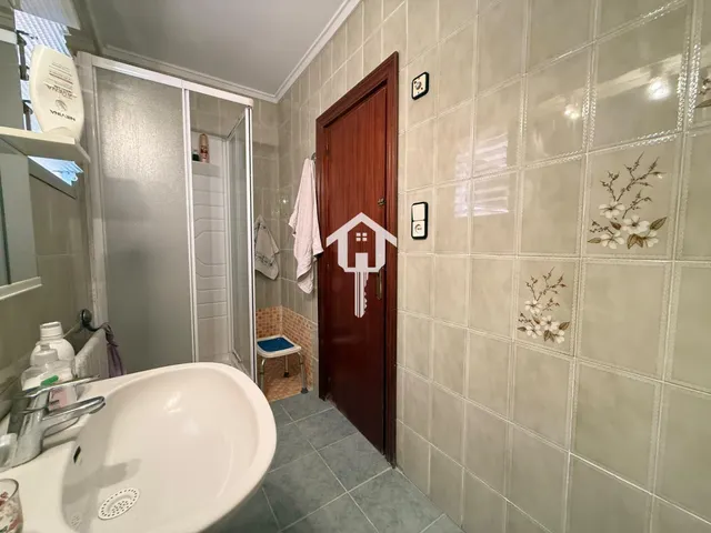 PISO EN VENTA EN ALICANTE. ZONA VIRGEN DEL REMEDIO.100m2, 3 habitaciones, 1 BAÑO, BALCÓN, CUARTA PLANTA CON ASCENSOR — 25