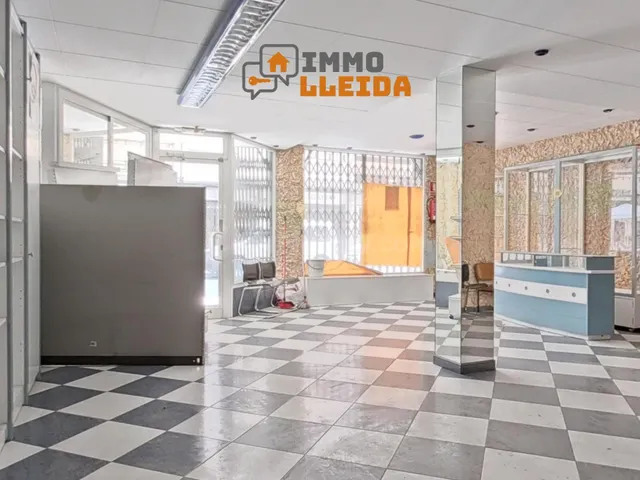 Local comercial con doble acceso en el centro de Balaguer - foto 3
