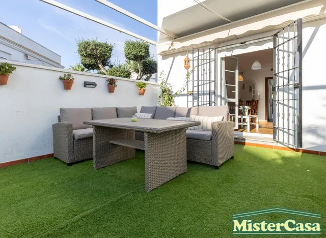 Exclusiva !!casa adosada en esquina con patio privado, piscina y aparcamiento propio en costa ballena, Rota — 22