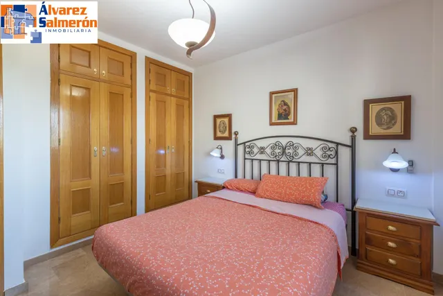 ADOSADA CON 4 DORMITORIOS, AMPLIAS TERRAZAS Y VISTAS A GRANADA Y SIERRA NEVADA — 17
