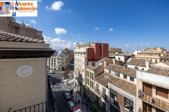 GRAN PISO EN PLAZA DEL CARMEN FRENTE AL AYUNTAMIENTO. — 47