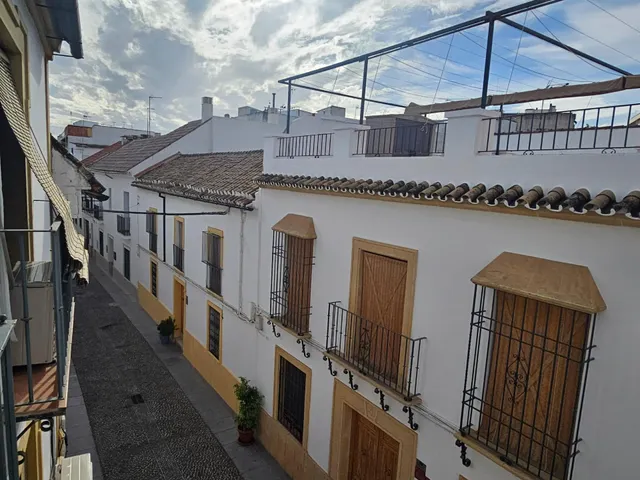 Piso de 4 dormitorios con plaza de garaje en San Basilio, con terraza de 20 m2 anexa al trastero en la cubierta. — 23