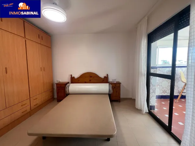 Impresionante Piso en Primera Línea de Playa en La Romanilla, Roquetas de Mar por €310.000 — 32