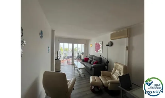 Apartamento de playa en la hermosa Costa Brava directamente en 1ª línea de mar en Empuriabrava — 10