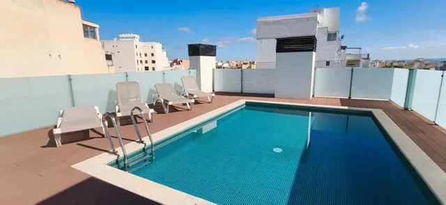Piso a estrenar con terraza de 40 m2, parking y piscina en c