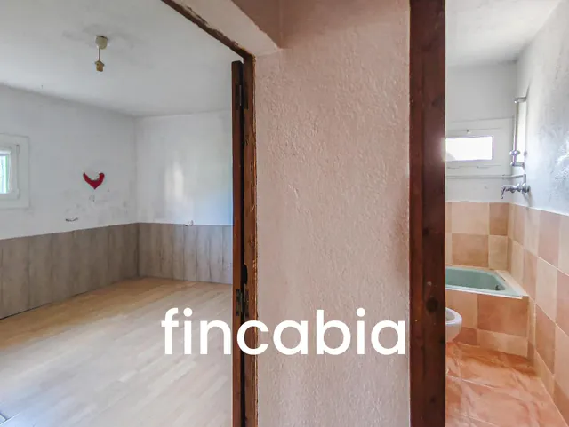 Masía para reformar en Riudarenes: Can Veleta, 623 m2 de parcela y piedra con bóvedas catalanas. — 43
