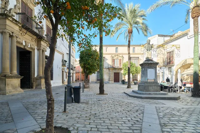 Piso en calle Tornería junto a Hotel María Luisa — 5