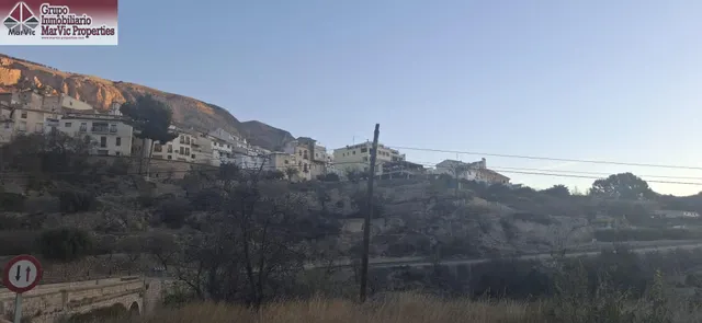 CASA DE DOS PLANTAS EN SELLA CON BUARDILLA — 2