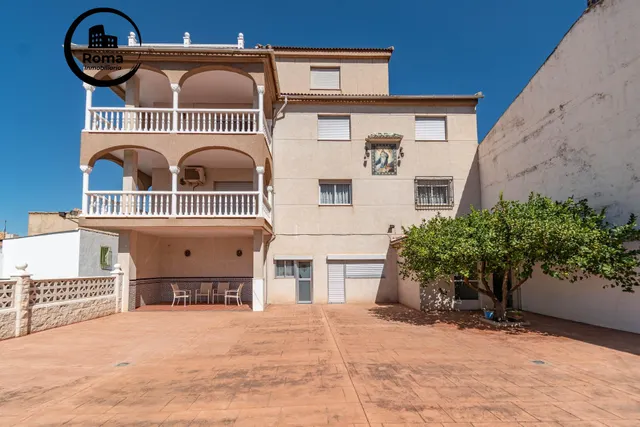 Edificio con dos viviendas en Jun — 16