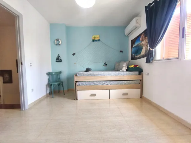 Vivienda amplia en perfecto estado en la zona alta de Gran Alacant, con piscina, parking y todos los servicios a pie — 20