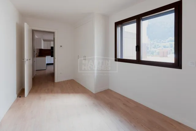 Si buscas una vivienda nueva a estrenar, con jardín privado y en pleno centro, este piso es una oportunidad única. — 11