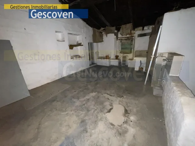 CASA PARA REFORMAR CON PATIO Y OTRAS EDIFICACIONES — 5