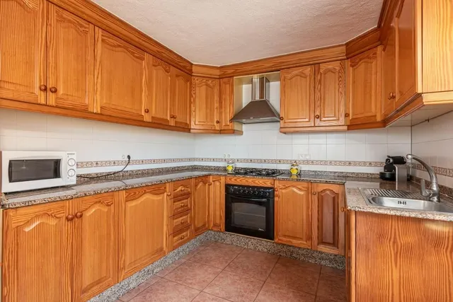 CHALET EN PRIMERA LINEA EN PLAYA GUARDAMAR 6 HABS — 33