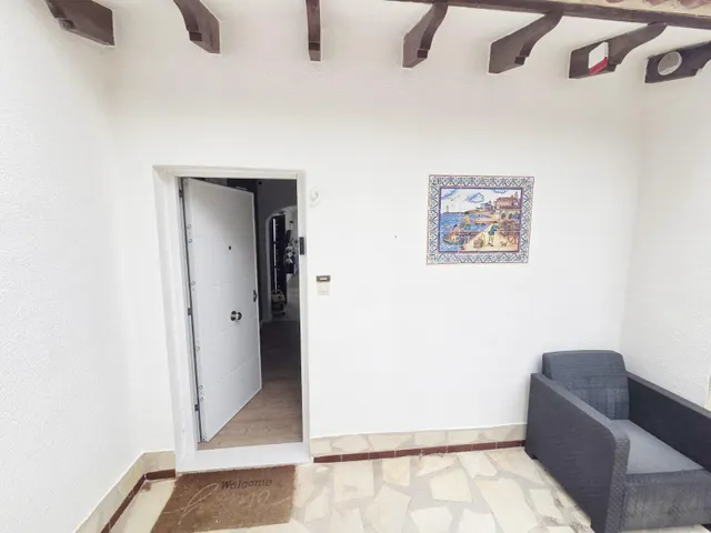 Chalet con 3 viviendas independientes, piscina privada cubierta y vistas al mar — 42