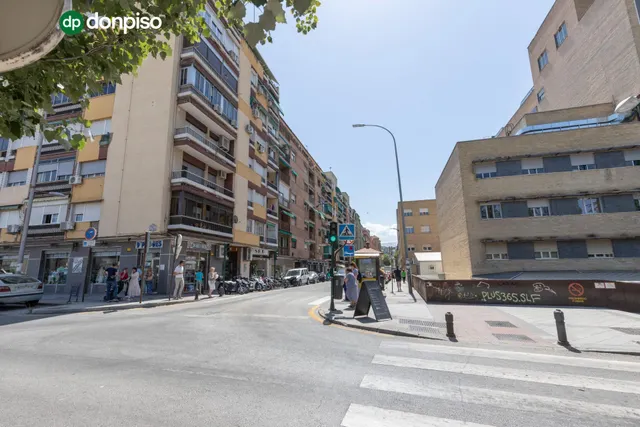 Estupendo piso  en la última planta en calle doctor azpitarte — 35