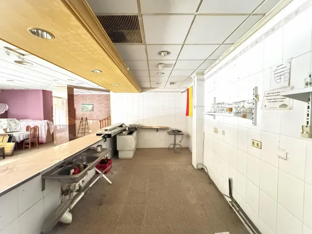Se vende local comercial en el centro de Puente Tocinos. — 8