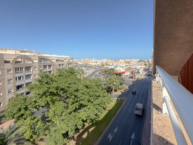 Centro! Interesante ático semireformado, con gran terraza e increíbles vistas panorámicas + 2 piscinas comunitarias — 16