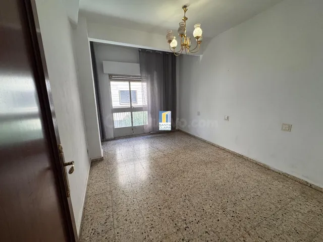 PISO EN VENTA DE 4 DORMITORIOS Y 2 BAÑOS EN ZONA TRES CRUCES - foto 5