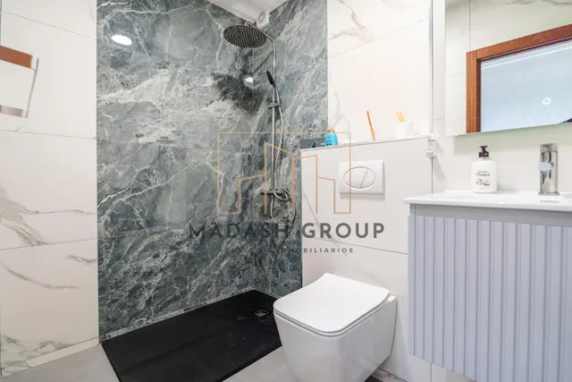 Exclusiva vivienda de 4 dormitorios, totalmente reformada, a 550m del puerto y la playa de Cambrils. — 21