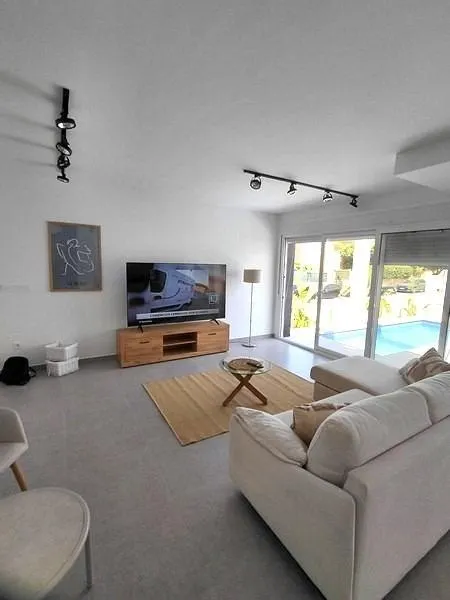 ALTO STANDING - Se vende preciosa y amplia VILLA CON PISCINA PRIVADA — 8