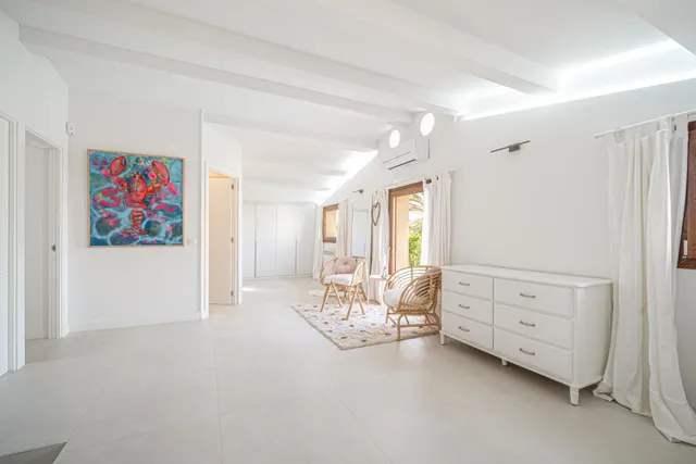 Casa con piscina en primera línea de mar en Cala Gamba — 18