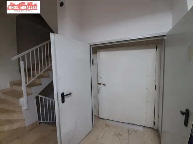 LOCAL DISPONIBLE PARA CUALQUER TIPO DE NEGOCIO, MUY INTERESANTE Y EN ZONA CENTRO. — 18