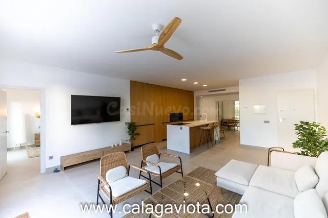 Planta baja con piscina privada y amplias terrazas