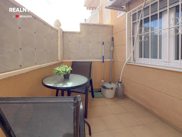 Encantador apartamento tipo bungalow con amplia terraza y licencia turística + Piscina comunitaria + Amplio patio — 9