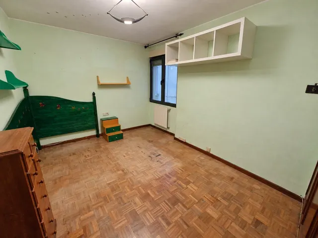 Piso con garaje, balcón y salón en dos alturas en la calle rosal, Oviedo — 26