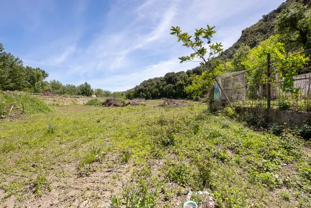 Gran terreno en la Carretera de la Sierra — 34