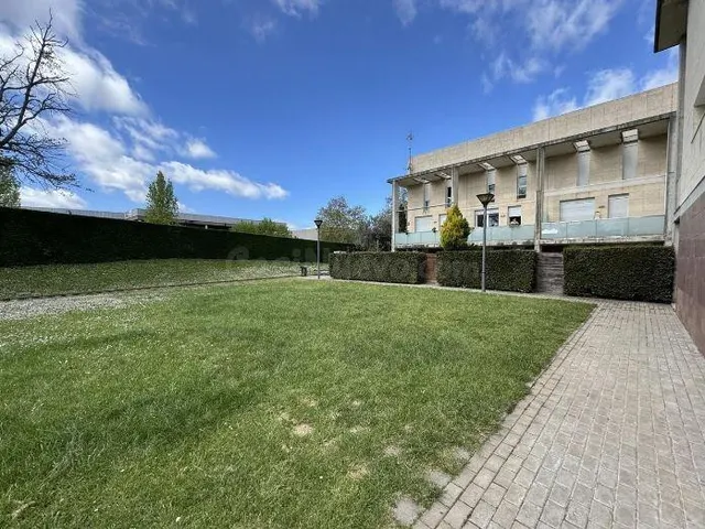 SE VENDE casa OKUPADA en Calle Verinal Nº 30 Tona (Barcelona