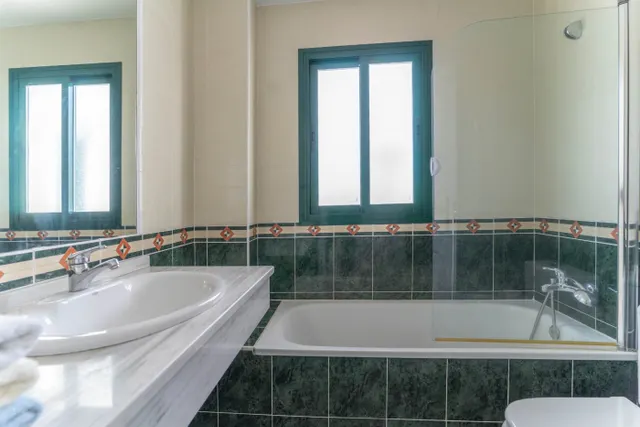 APARTAMENTO EN ALHAURIN GOLF CON TERRAZA CON BUENAS VISTAS, PARKING Y PISCINA Y JARDÍN COMUNITARIO — 16