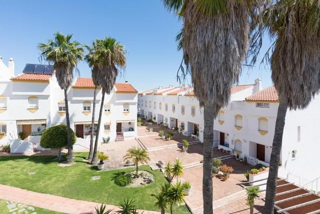 Amplio adosado 4 dorm .ideal familias,cerca colegios y playa.Torrequebrada — 30